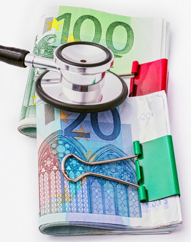 Navigating Healthcare Costs: High vs. Low Deductible Plans Insights